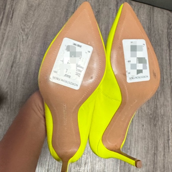 NWT Banana Republic Vibrant Yellow High Heels - Picture 3 of 5